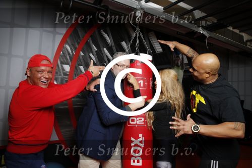 Den Haag 12 februari 2016
Samantha ( Barbie) en haar man Michael v d Plas met hun manager Jake Hampel zijn vrouw en hun PT
