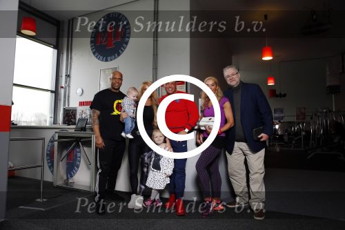 Den Haag 12 februari 2016
Samantha ( Barbie) en haar man Michael v d Plas met hun manager Jake Hampel zijn vrouw en hun PT. en kinderen