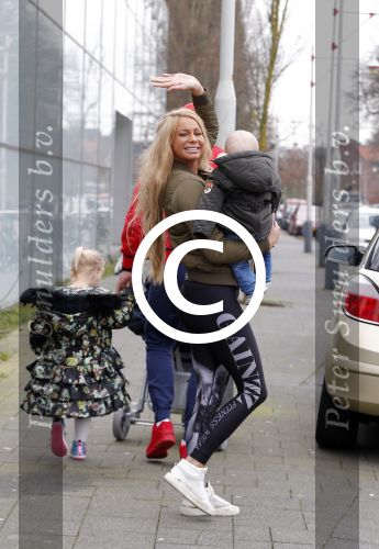 Den Haag 12 februari 2016
Samantha ( Barbie) en haar man Michael v d Plas met hun manager Jake Hampel zijn vrouw en hun PT