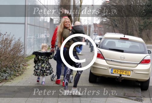 Den Haag 12 februari 2016
Samantha ( Barbie) en haar man Michael v d Plas met hun manager Jake Hampel zijn vrouw en hun PT