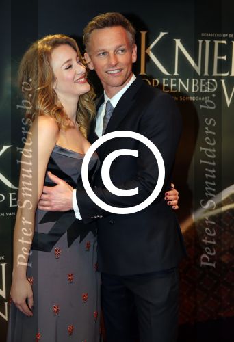 Amsterdam 22 februari 2016
Premiere Knielen op een Bed Violen in Tuschinski , Noortje Herlaar en partner Barry Atsma spelen de hoofdrol.