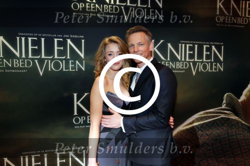 Amsterdam 22 februari 2016
Premiere Knielen op een Bed Violen in Tuschinski , Noortje Herlaar en partner Barry Atsma spelen de hoofdrol.