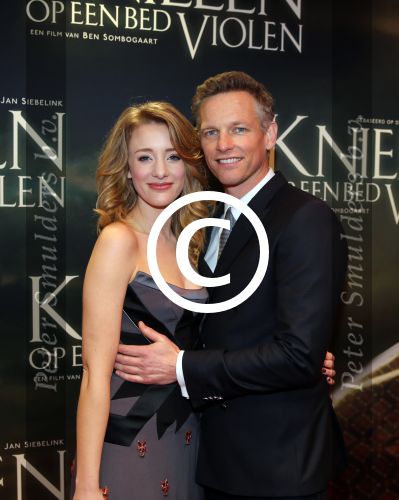 Amsterdam 22 februari 2016
Premiere Knielen op een Bed Violen in Tuschinski , Noortje Herlaar en partner Barry Atsma spelen de hoofdrol.
