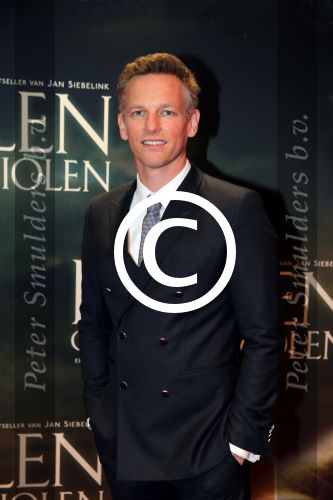 Amsterdam 22 februari 2016
Premiere Knielen op een Bed Violen in Tuschinski , Noortje Herlaar en partner Barry Atsma spelen de hoofdrol.