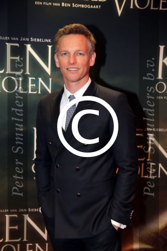 Amsterdam 22 februari 2016
Premiere Knielen op een Bed Violen in Tuschinski , Noortje Herlaar en partner Barry Atsma spelen de hoofdrol.