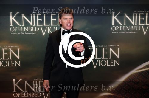 Amsterdam 22 februari 2016
Premiere Knielen op een Bed Violen in Tuschinski , Noortje Herlaar en partner Barry Atsma spelen de hoofdrol. Beau v Erven Dorens
