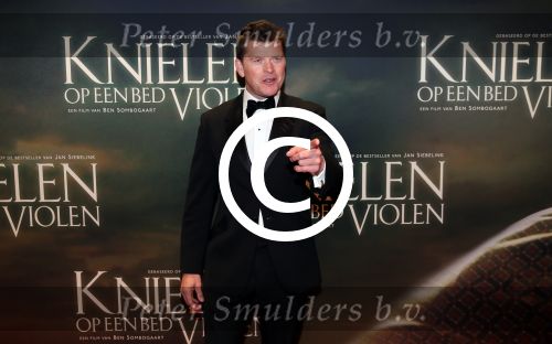 Amsterdam 22 februari 2016
Premiere Knielen op een Bed Violen in Tuschinski , Noortje Herlaar en partner Barry Atsma spelen de hoofdrol. Beau v Erven Dorens