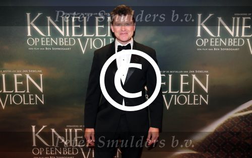 Amsterdam 22 februari 2016
Premiere Knielen op een Bed Violen in Tuschinski , Noortje Herlaar en partner Barry Atsma spelen de hoofdrol. Beau v Erven Dorens