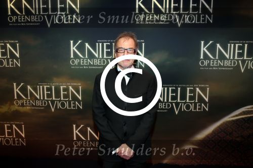 Amsterdam 22 februari 2016
Premiere Knielen op een Bed Violen in Tuschinski , Noortje Herlaar en partner Barry Atsma spelen de hoofdrol.  Ben Sombogaart
