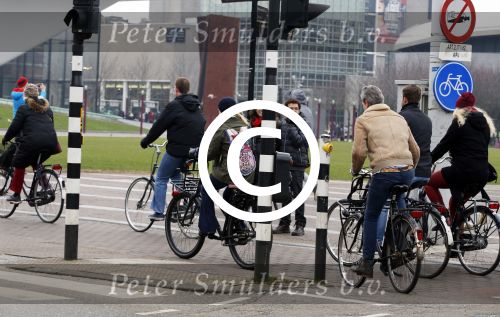Amsterdam 13 februari 2016
Bridget Maaland met haar nieuwe vriend Wim ( cameraman) op de fiets in Amsterdam zuid.