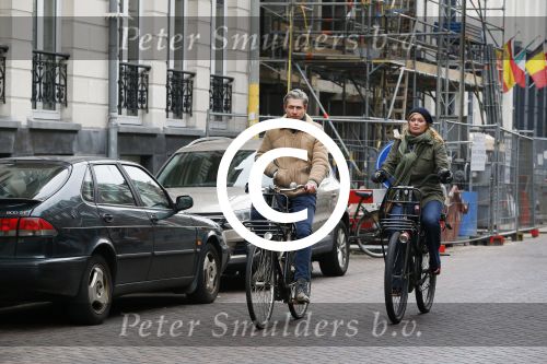 Amsterdam 13 februari 2016
Bridget Maaland met haar nieuwe vriend Wim ( cameraman) op de fiets in Amsterdam zuid.