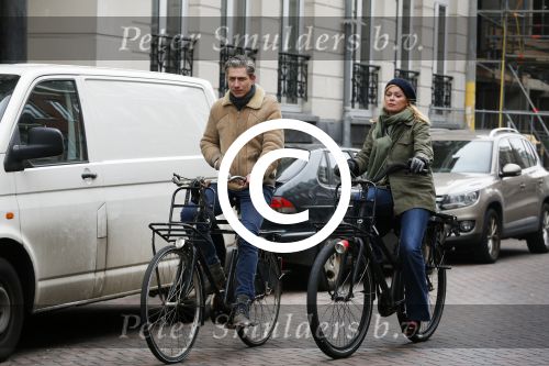 Amsterdam 13 februari 2016
Bridget Maaland met haar nieuwe vriend Wim ( cameraman) op de fiets in Amsterdam zuid.