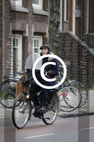 Amsterdam 13 februari 2016 
Caro Emerald op de fiets.