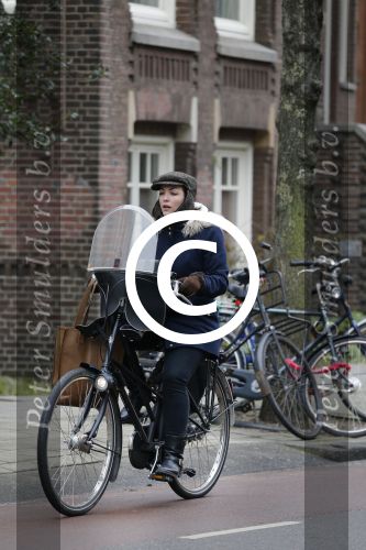 Amsterdam 13 februari 2016 
Caro Emerald op de fiets.