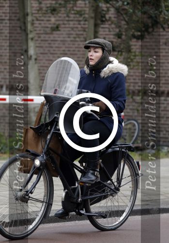 Amsterdam 13 februari 2016 
Caro Emerald op de fiets.