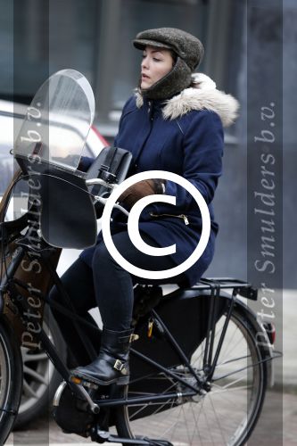 Amsterdam 13 februari 2016 
Caro Emerald op de fiets.