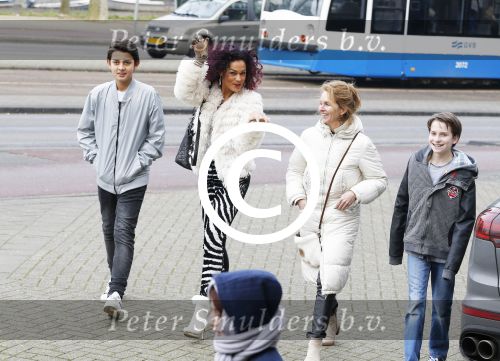 Amsterdam 13 februari 2016 
Premiere Zootropolis in het tropenmuseum.
Chimene van Oosterhout en zoon Lyam Last