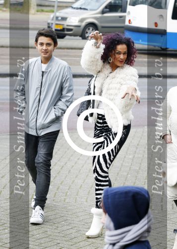 Amsterdam 13 februari 2016 
Premiere Zootropolis in het tropenmuseum.
Chimene van Oosterhout en zoon Lyam Last
