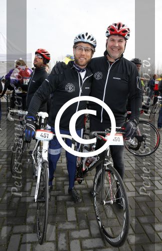 Biddinghuizen 6 maart 2016
De hollandse 100 georganiseerd door prins Bernhard jr . 10 km schaatsen en 90km fietsen .
De opbrengst gaat naar het onderzoek tegen lymphe klier kanker. Danny Menken met broer en Jeroen v Noort
