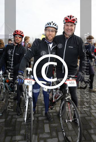 Biddinghuizen 6 maart 2016
De hollandse 100 georganiseerd door prins Bernhard jr . 10 km schaatsen en 90km fietsen .
De opbrengst gaat naar het onderzoek tegen lymphe klier kanker. Danny Menken met broer en Jeroen v Noort