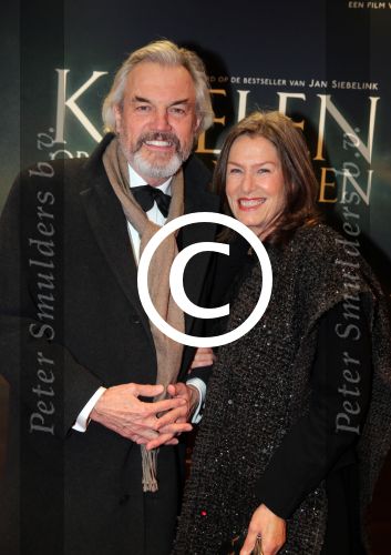 Amsterdam 22 februari 2016
Premiere Knielen op een Bed Violen in Tuschinski , Noortje Herlaar en partner Barry Atsma spelen de hoofdrol. Derek de Lint en partner Dorith Jesserun