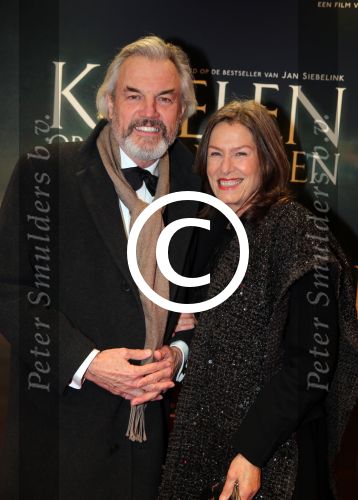 Amsterdam 22 februari 2016
Premiere Knielen op een Bed Violen in Tuschinski , Noortje Herlaar en partner Barry Atsma spelen de hoofdrol. Derek de Lint en partner Dorith Jesserun