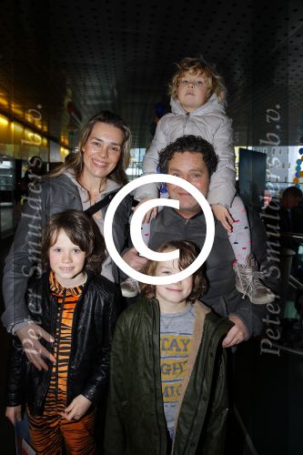 Amsterdam 14 februari 2016
Premiere Robinson Crusoe in pathe arena.
Dirk Zeelenberg met vrouw Suus en kinderen