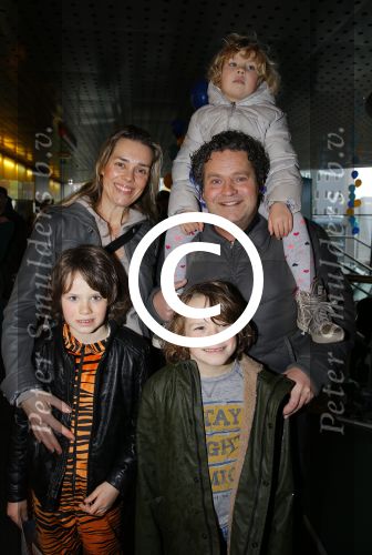 Amsterdam 14 februari 2016
Premiere Robinson Crusoe in pathe arena.
Dirk Zeelenberg met vrouw Suus en kinderen