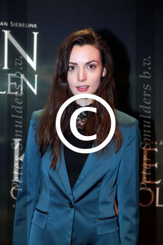 Amsterdam 22 februari 2016
Premiere Knielen op een Bed Violen in Tuschinski , Noortje Herlaar en partner Barry Atsma spelen de hoofdrol. Nils Verkooijen, Gaite Jansen, Willem Voogd
