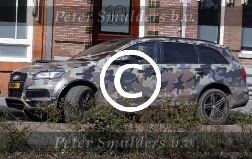 Amsterdam 9 maart 2016  
De auto van Gordon is gewrapt in legerkleur.