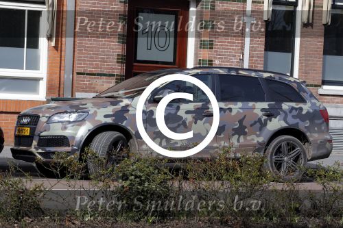 Amsterdam 9 maart 2016  
De auto van Gordon is gewrapt in legerkleur.