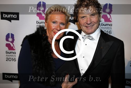 Hilversum 15 februari 2016
Buma awards in studio 21 op het mediapark. Hans v Hemert met vriendin