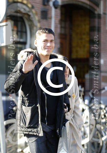 Amsterdam 17 februari 2016
Hector Moreno (psv speler) met zijn vrouw op de pc hooftstraat