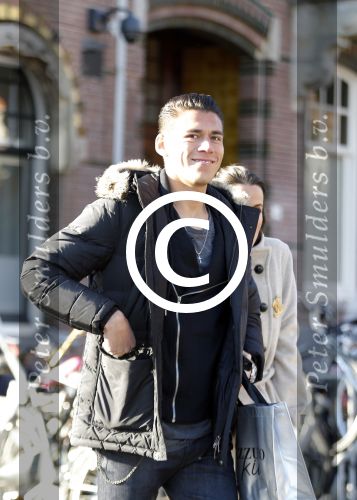 Amsterdam 17 februari 2016
Hector Moreno (psv speler) met zijn vrouw op de pc hooftstraat