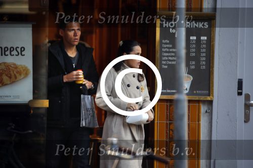 Amsterdam 17 februari 2016
Hector Moreno (psv speler) met zijn vrouw op de pc hooftstraat