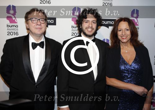 Hilversum 15 februari 2016
Buma awards in studio 21 op het mediapark. Paula Patricio Henk Temming en hun zoon
