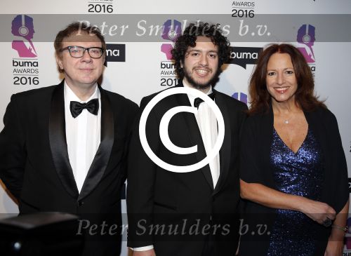 Hilversum 15 februari 2016
Buma awards in studio 21 op het mediapark. Paula Patricio Henk Temming en hun zoon