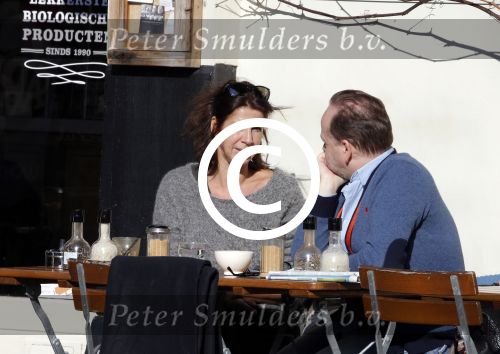 Amsterdam 17 februari 2016 
Isa Hoes en Marc Marie Huybregts op terras