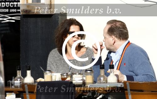 Amsterdam 17 februari 2016 
Isa Hoes en Marc Marie Huybregts op terras