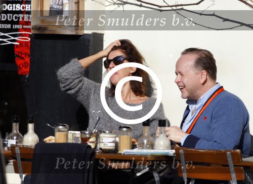 Amsterdam 17 februari 2016 
Isa Hoes en Marc Marie Huybregts op terras