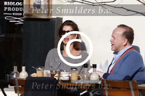 Amsterdam 17 februari 2016 
Isa Hoes en Marc Marie Huybregts op terras