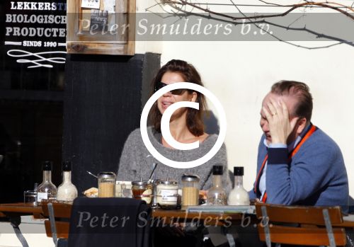 Amsterdam 17 februari 2016 
Isa Hoes en Marc Marie Huybregts op terras