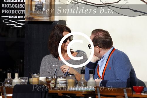 Amsterdam 17 februari 2016 
Isa Hoes en Marc Marie Huybregts op terras