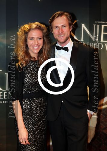 Amsterdam 22 februari 2016
Premiere Knielen op een Bed Violen in Tuschinski , Noortje Herlaar en partner Barry Atsma spelen de hoofdrol.  
Isabelle v t Groenewoud en partner .....