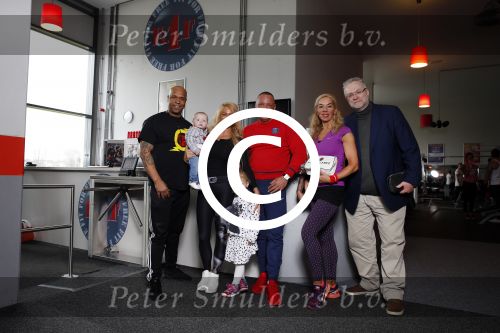 Den Haag 12 februari 2016
Samantha ( Barbie) en haar man Michael v d Plas met hun manager Jake Hampel zijn vrouw en hun PT