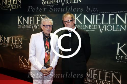 Amsterdam 22 februari 2016
Premiere Knielen op een Bed Violen in Tuschinski , Noortje Herlaar en partner Barry Atsma spelen de hoofdrol.
schrijver Jan Siebelink en Ben Sombogaart