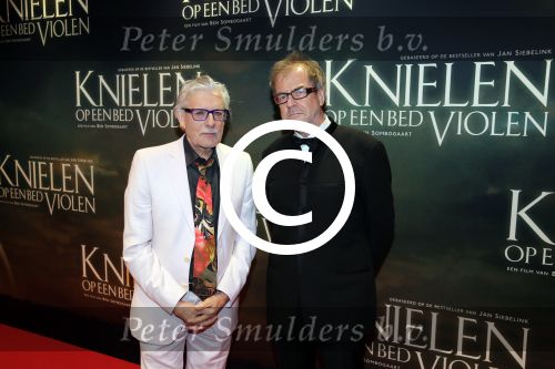 Amsterdam 22 februari 2016
Premiere Knielen op een Bed Violen in Tuschinski , Noortje Herlaar en partner Barry Atsma spelen de hoofdrol.
schrijver Jan Siebelink en Ben Sombogaart