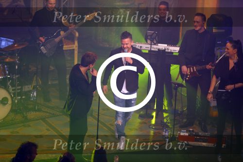 Amsterdam 10 maart 2016 
Concert en cd presenattie van Andre Hazes jr in de duif. Johnny de Mol reikt de eerste cd uit.