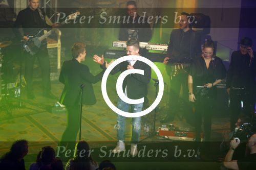 Amsterdam 10 maart 2016 
Concert en cd presenattie van Andre Hazes jr in de duif. Johnny de Mol reikt de eerste cd uit.