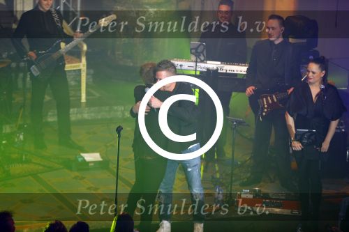 Amsterdam 10 maart 2016 
Concert en cd presenattie van Andre Hazes jr in de duif. Johnny de Mol reikt de eerste cd uit.